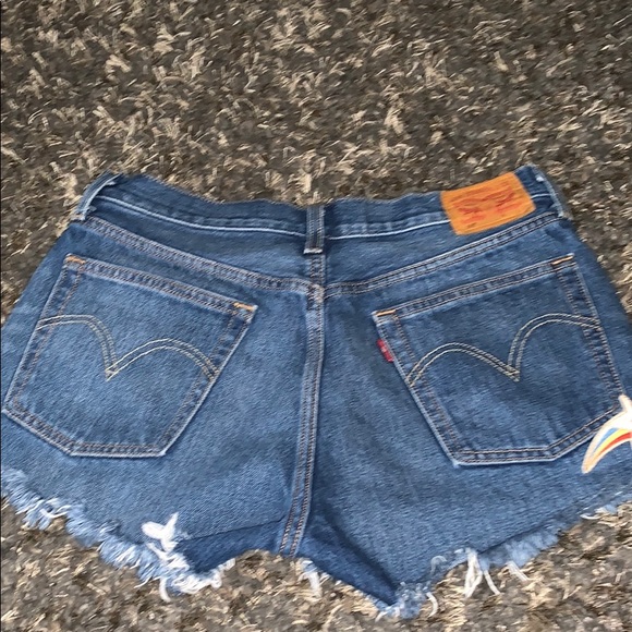 Levi Shorts - Picture 2 of 8